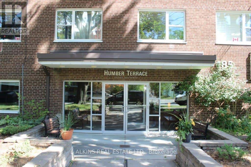 , Toronto (Stonegate-Queensway), — Toronto (Stonegate-Queensway) - Photo 3 of 21