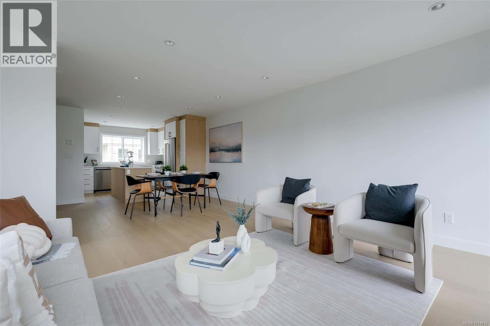 , Saanich, — Saanich - Photo 3 of 38