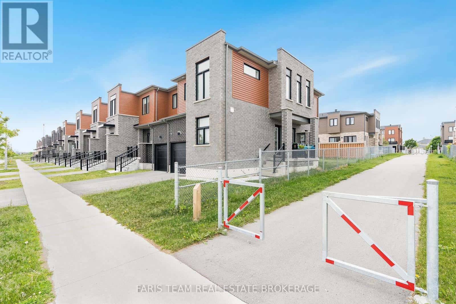 , Barrie (Painswick South), Ontario — Barrie (Painswick South), Ontario - Photo 2 of 34