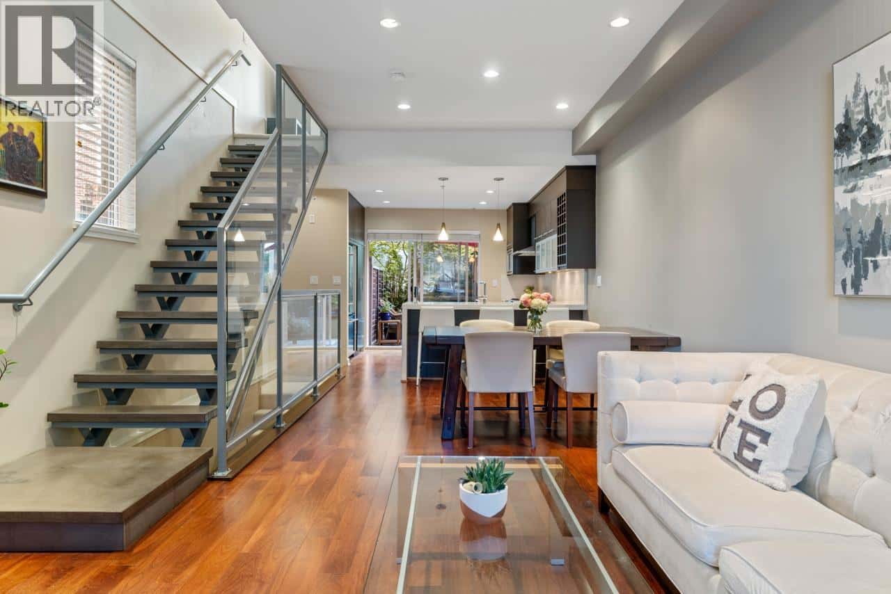 , Vancouver, — Vancouver - Photo 3 of 31