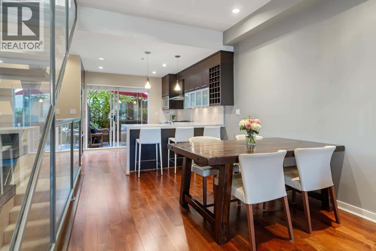 , Vancouver, — Vancouver - Photo 4 of 31