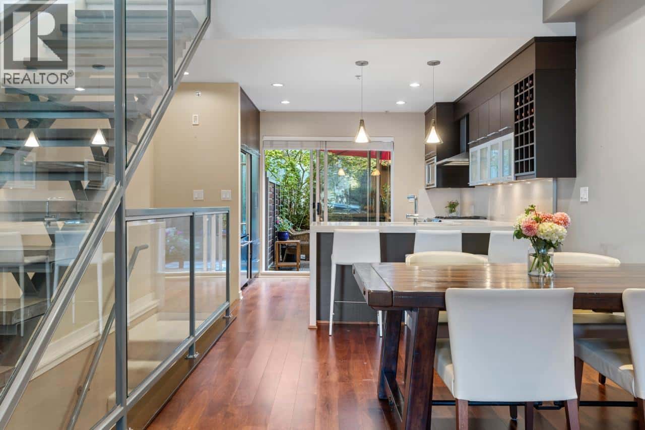 , Vancouver, — Vancouver - Photo 5 of 31