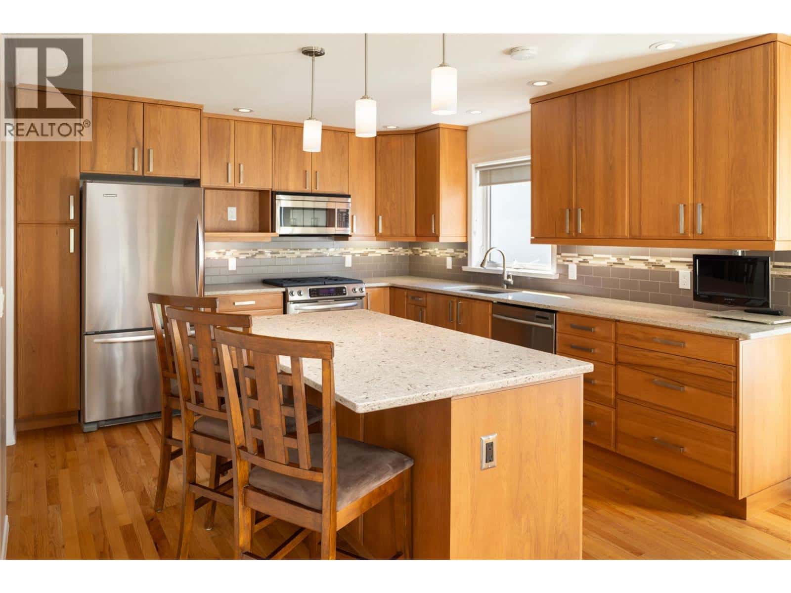 , Kelowna, — Kelowna - Photo 3 of 21