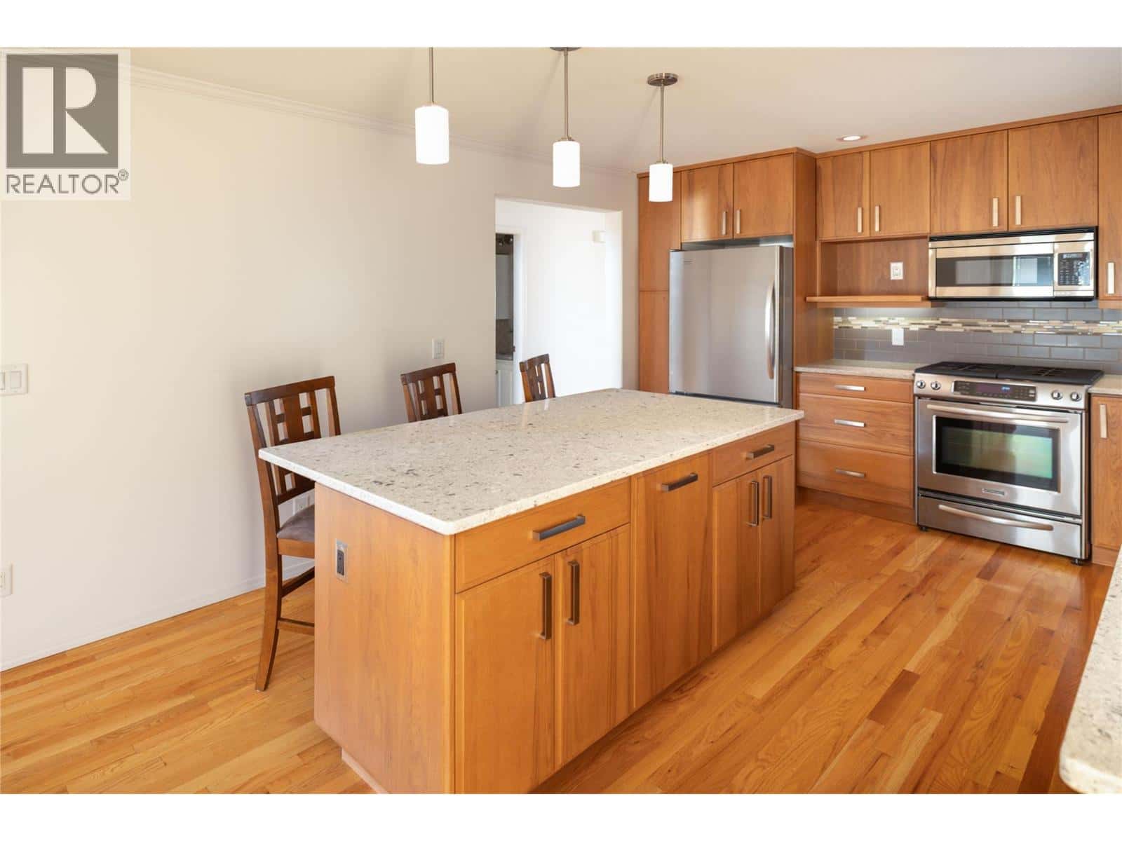 , Kelowna, British Columbia — Kelowna, British Columbia - Photo 4 of 21