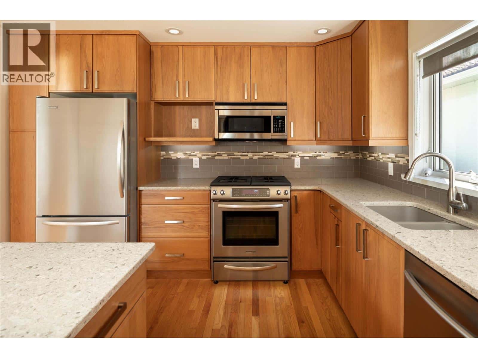 , Kelowna, — Kelowna - Photo 5 of 21