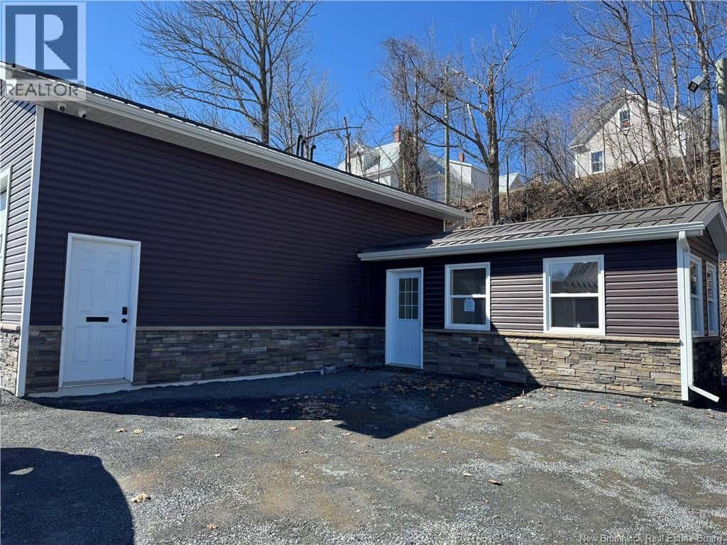 , Woodstock, New Brunswick — Woodstock, New Brunswick - Photo 5 of 21