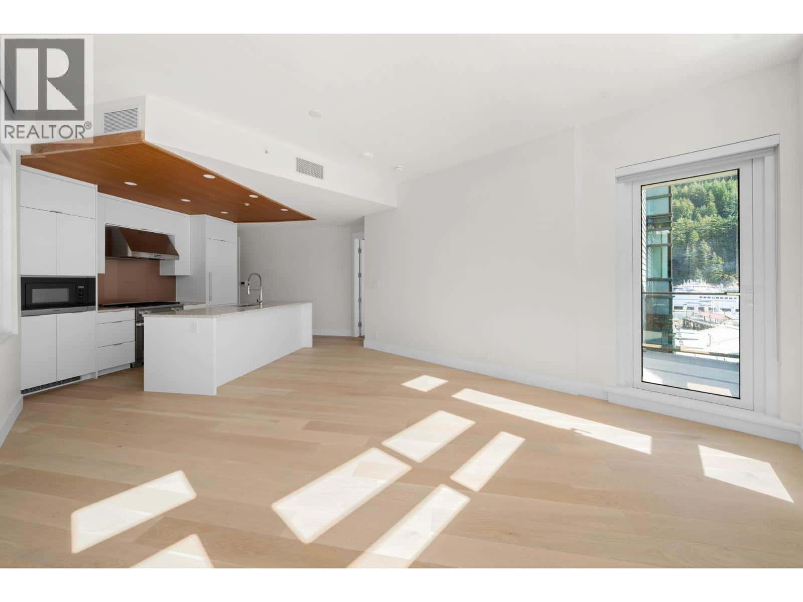 , West Vancouver, — West Vancouver - Photo 2 of 46