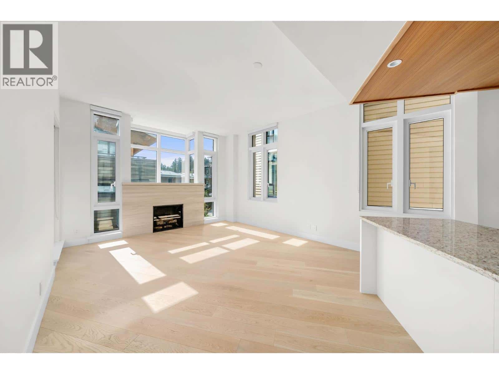 , West Vancouver, — West Vancouver - Photo 3 of 46