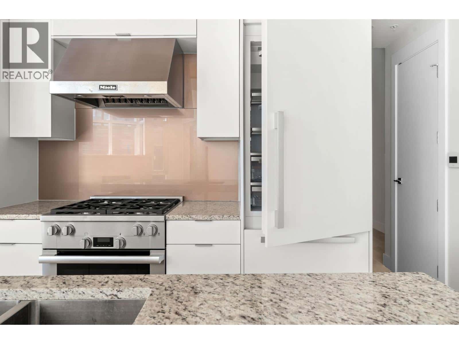 , West Vancouver, — West Vancouver - Photo 5 of 46