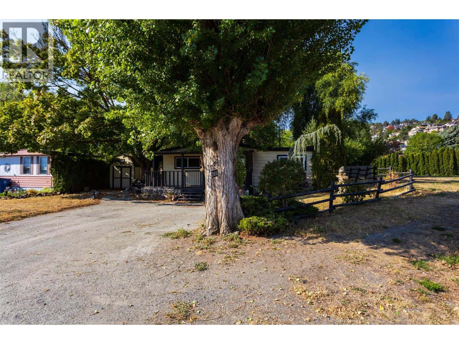 , West Kelowna, — West Kelowna - Photo 2 of 39