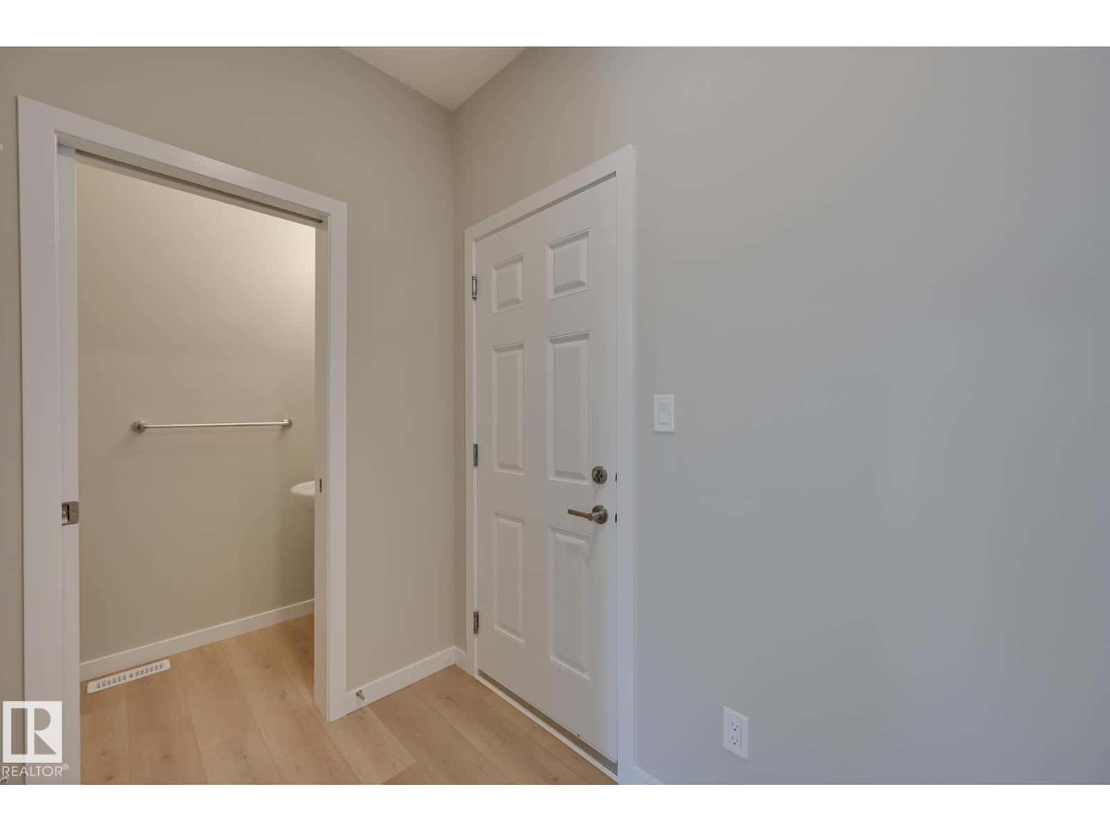 , Edmonton, Alberta — Edmonton, Alberta - Photo 3 of 41