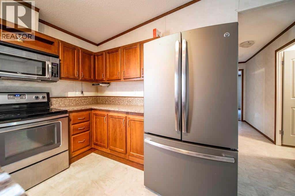 , Metiskow, Alberta — Metiskow, Alberta - Photo 3 of 21