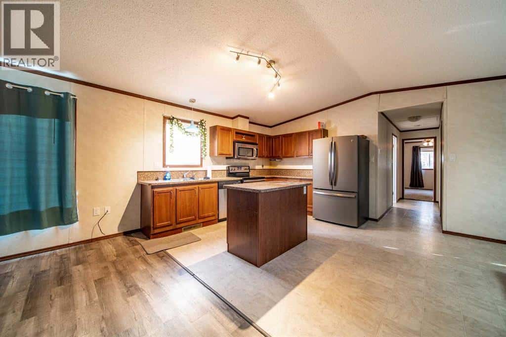 , Metiskow, Alberta — Metiskow, Alberta - Photo 2 of 21