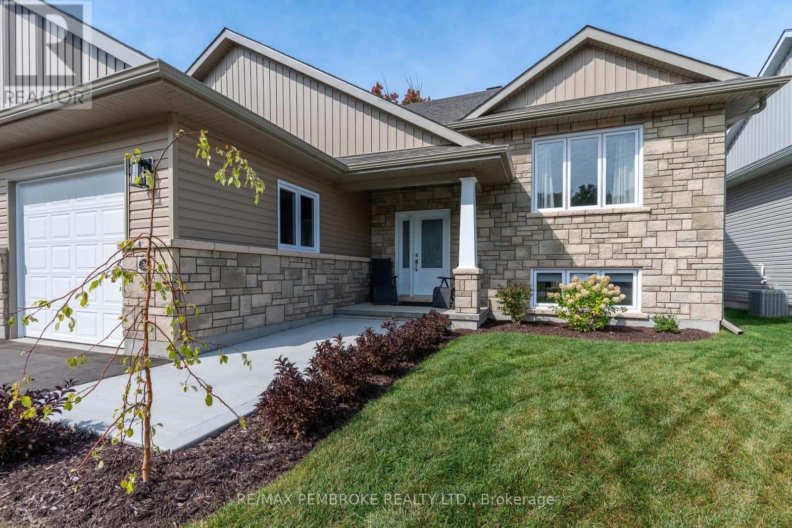 , Petawawa, Ontario — Petawawa, Ontario - Photo 2 of 50