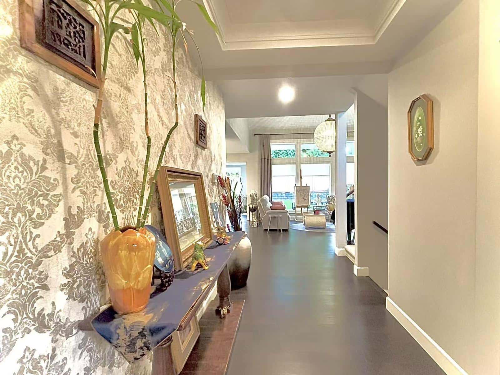 , Surrey, British Columbia — Surrey, British Columbia - Photo 2 of 29