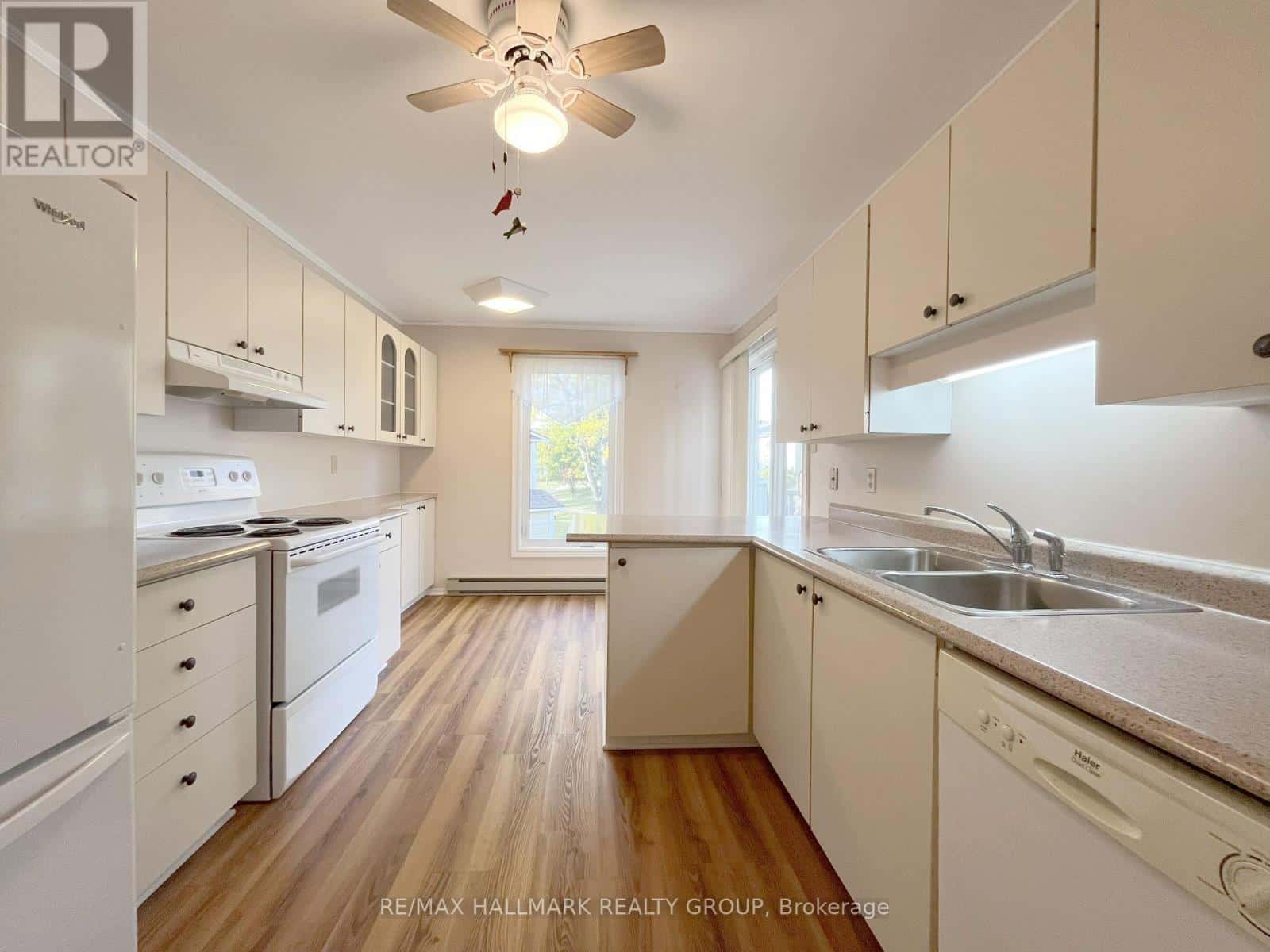 , Ottawa, Ontario — Ottawa, Ontario - Photo 5 of 34