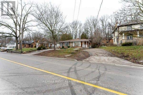 , Cambridge, — Cambridge - Photo 2 of 46