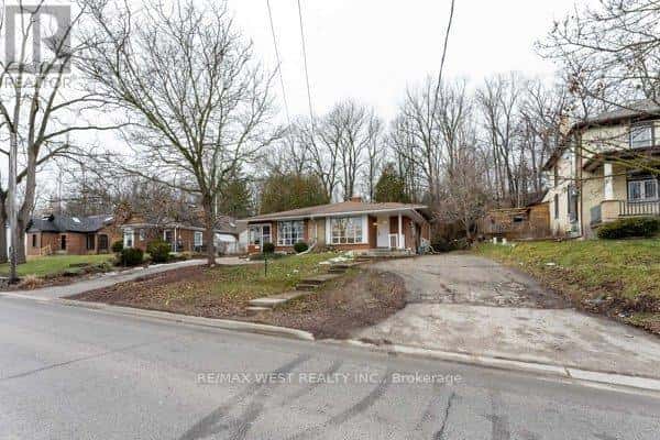 , Cambridge, — Cambridge - Photo 4 of 46