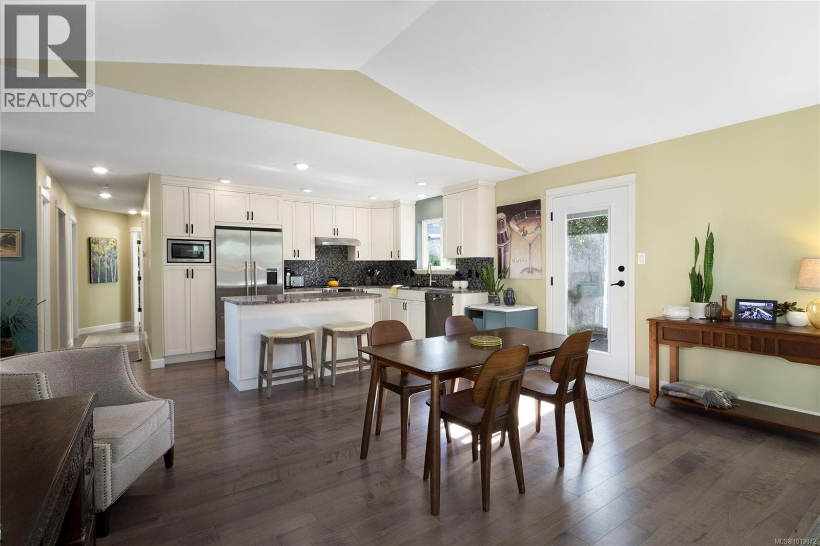 , Courtenay, — Courtenay - Main photo