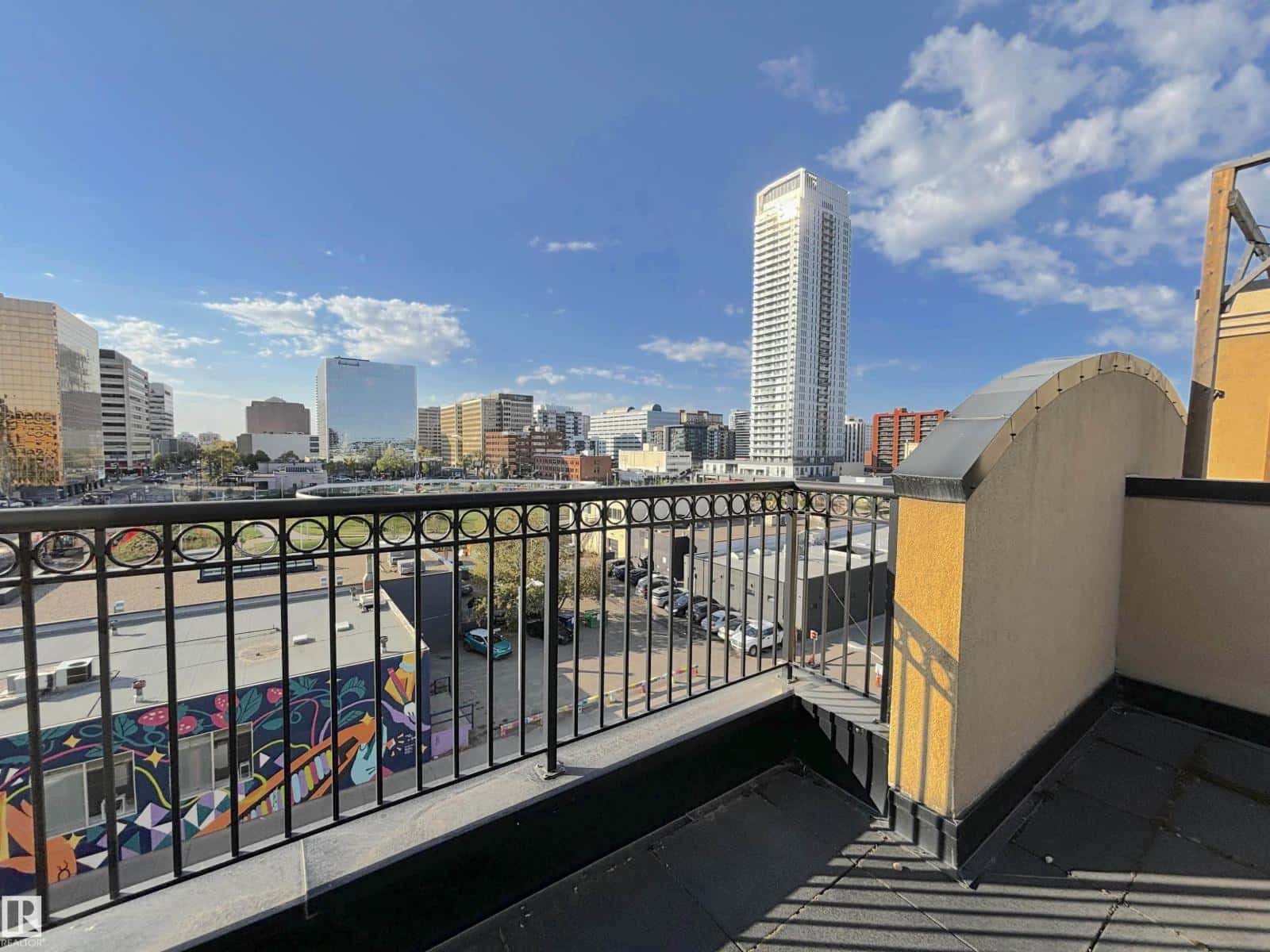 , Edmonton, — Edmonton - Photo 2 of 20