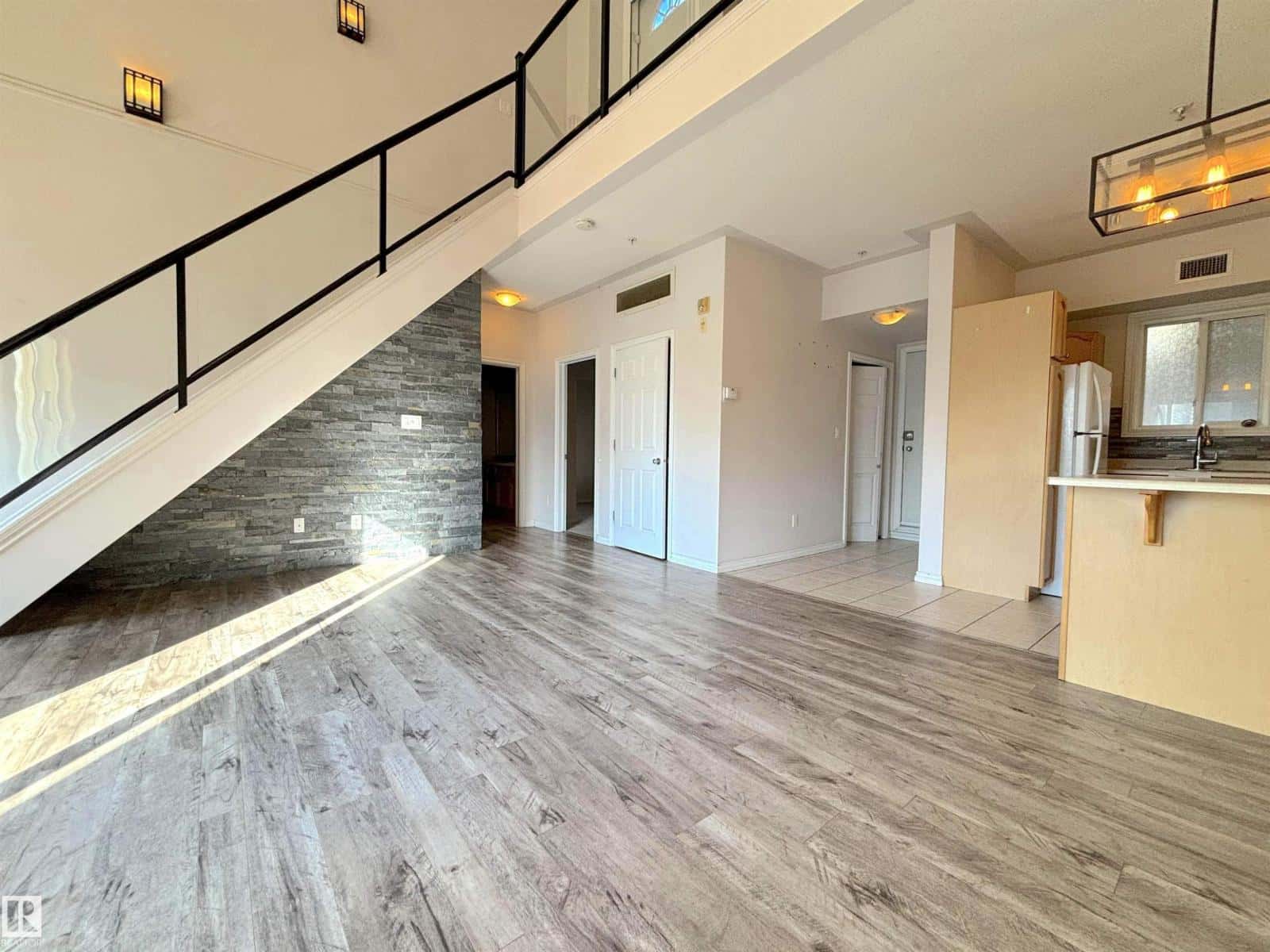 , Edmonton, — Edmonton - Photo 3 of 20