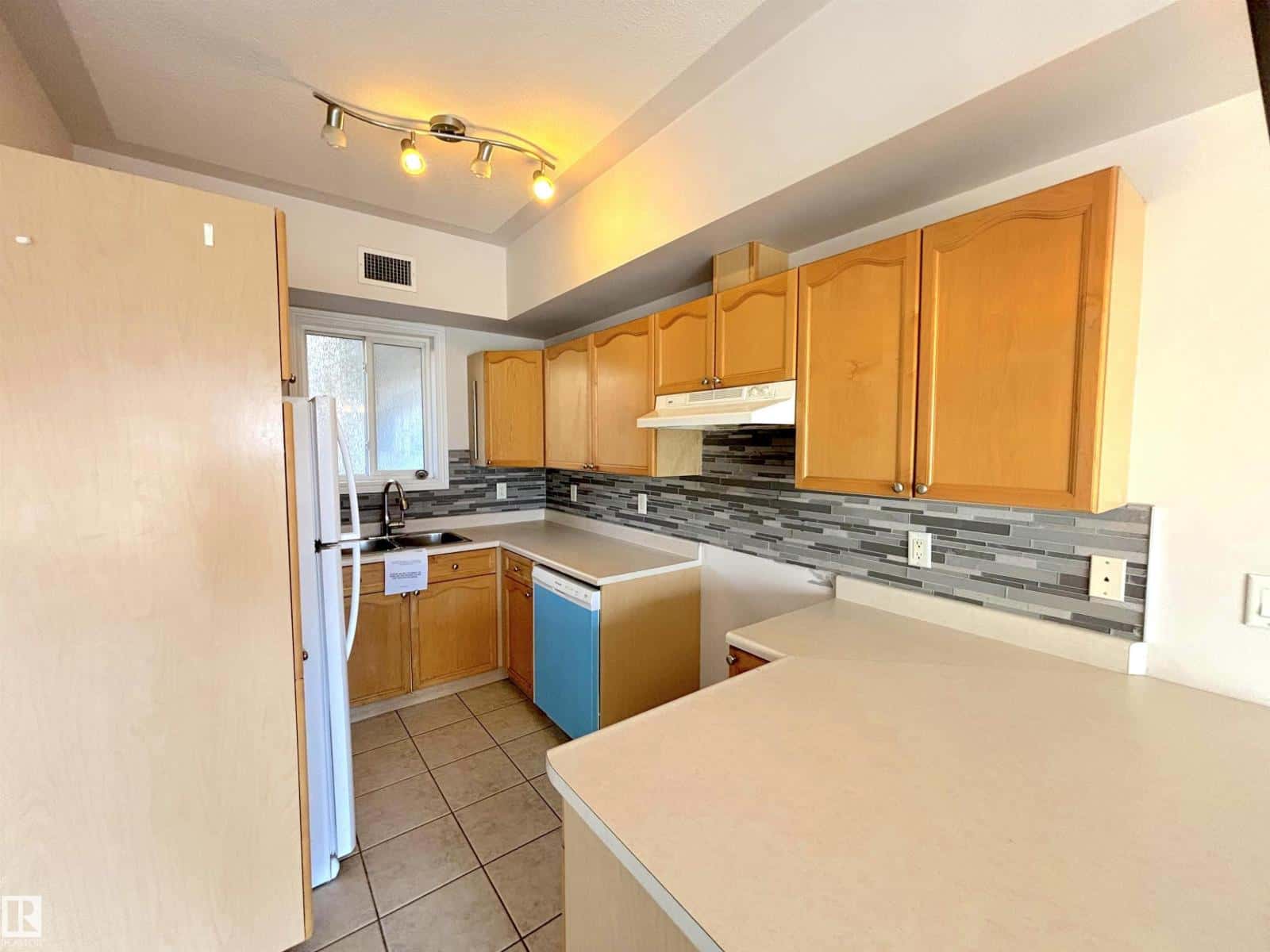 , Edmonton, — Edmonton - Photo 5 of 20