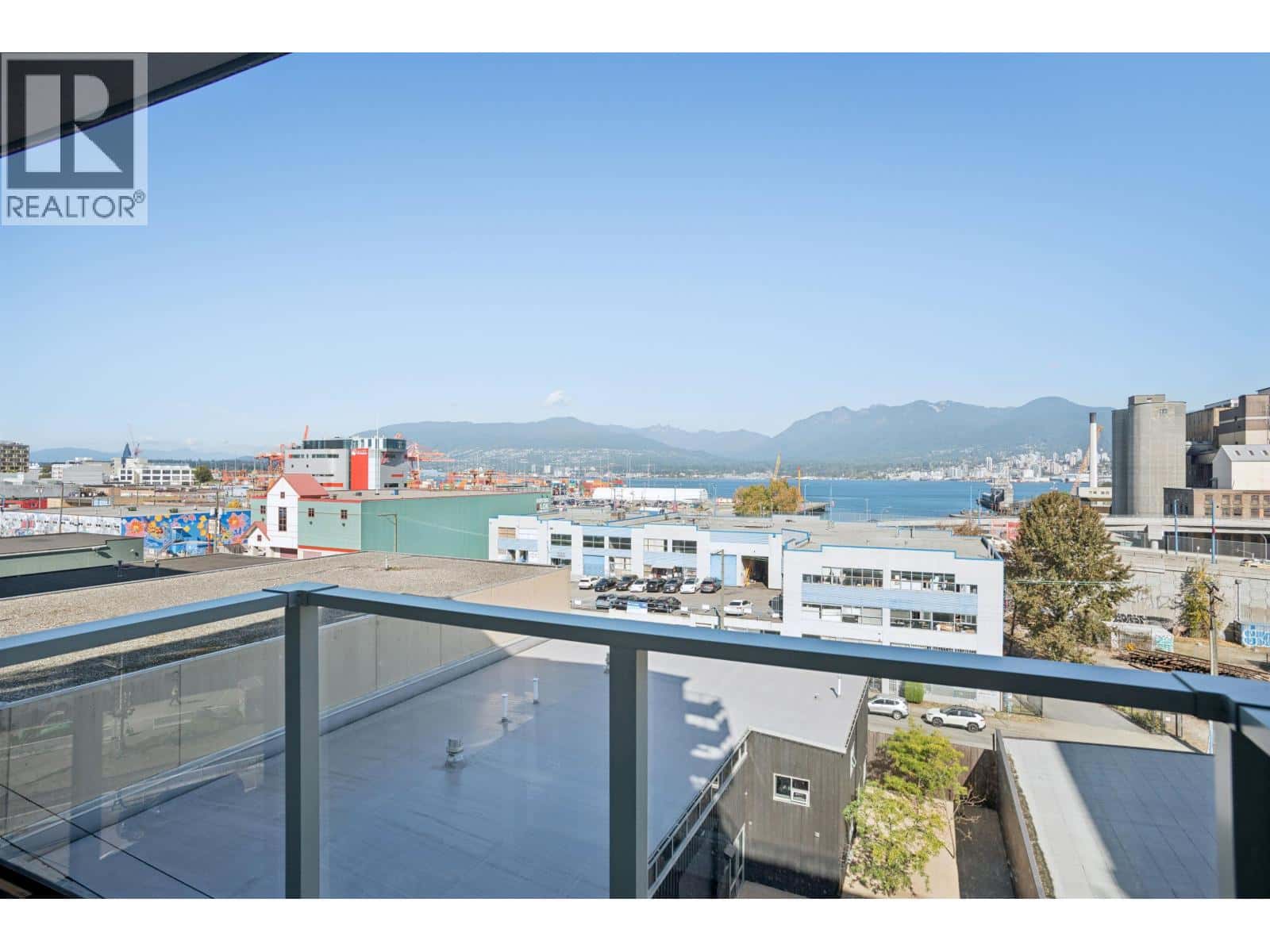 , Vancouver, — Vancouver - Photo 2 of 17