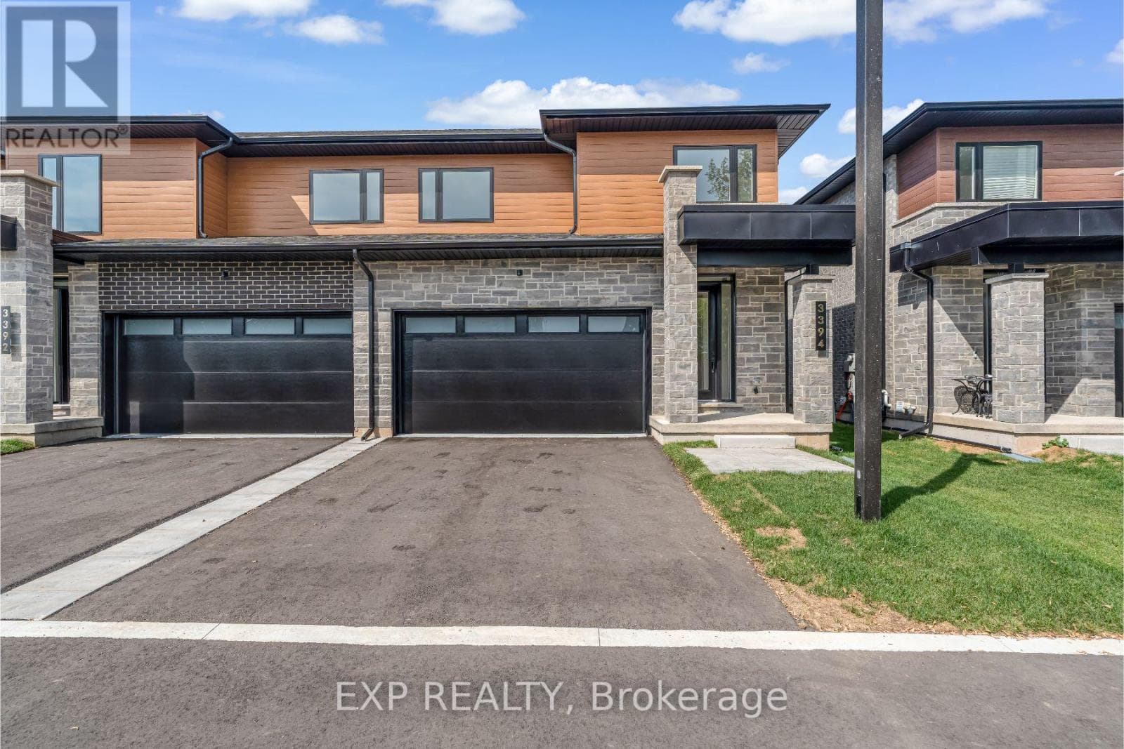 4 - 2154 WALKERS LINE — Burlington (Headon) - Main photo