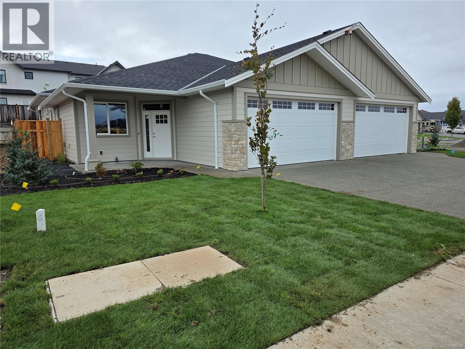 4 343 Arizona Dr — Campbell River, British Columbia - Main photo