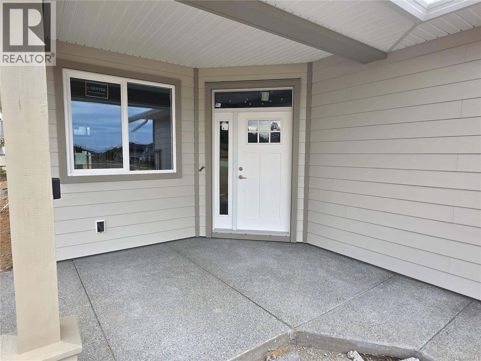 4 343 Arizona Dr — Campbell River, British Columbia - Photo 2 of 19