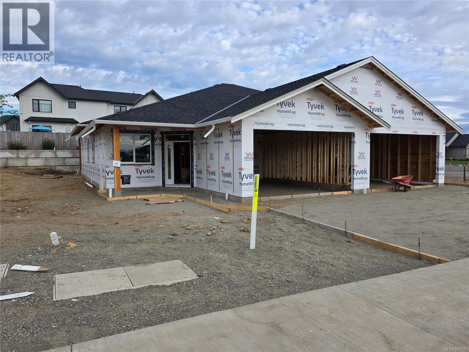 4 343 Arizona Dr — Campbell River, British Columbia - Photo 4 of 19