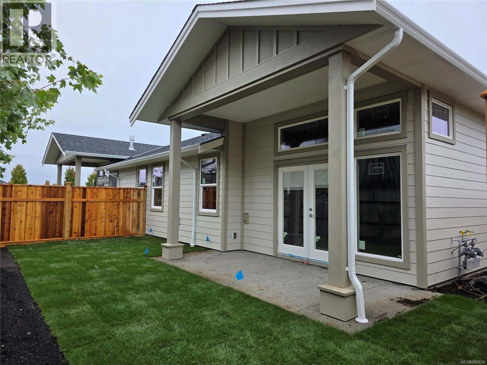 4 343 Arizona Dr — Campbell River, British Columbia - Photo 3 of 19