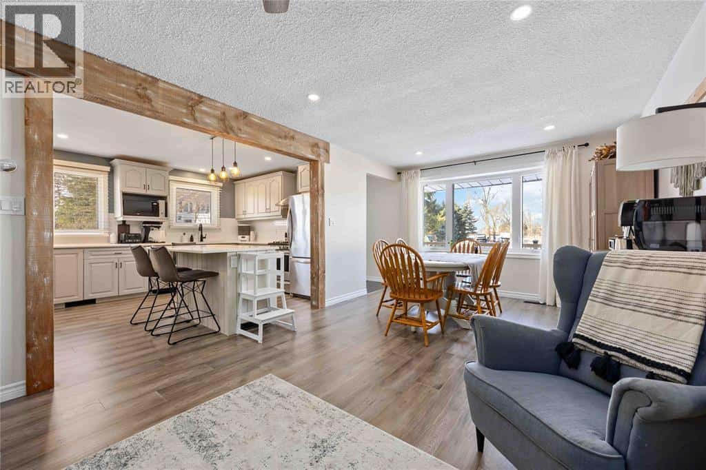 , Plympton-Wyoming, Ontario — Plympton-Wyoming, Ontario - Photo 4 of 50