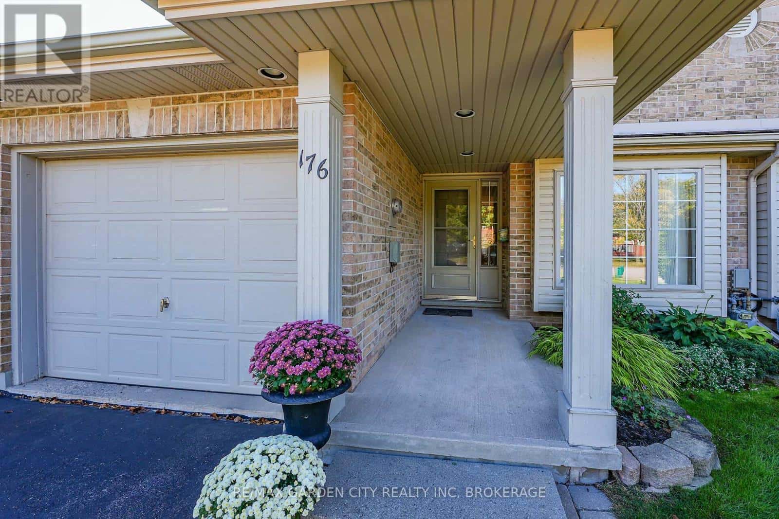 , Pelham (Fonthill), — Pelham (Fonthill) - Photo 2 of 33