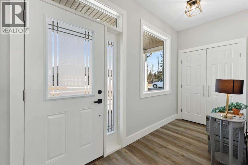 , Sundre, — Sundre - Photo 2 of 58