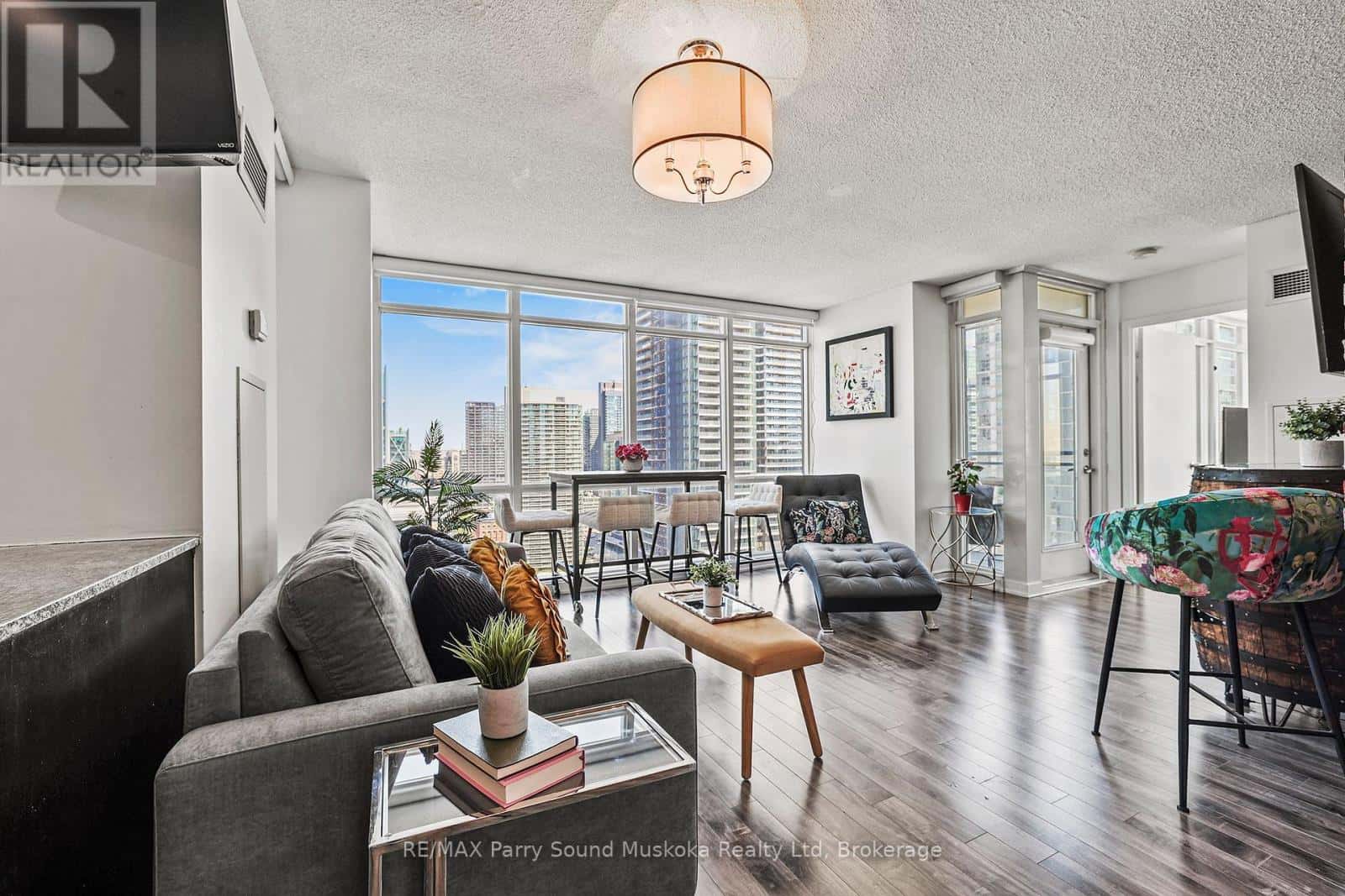 , Toronto (Waterfront Communities), Ontario — Toronto (Waterfront Communities), Ontario - Photo 2 of 57