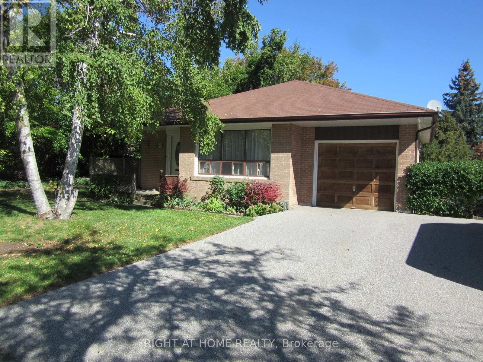 1588 HOBBS CRESCENT — Mississauga (Clarkson) - Main photo