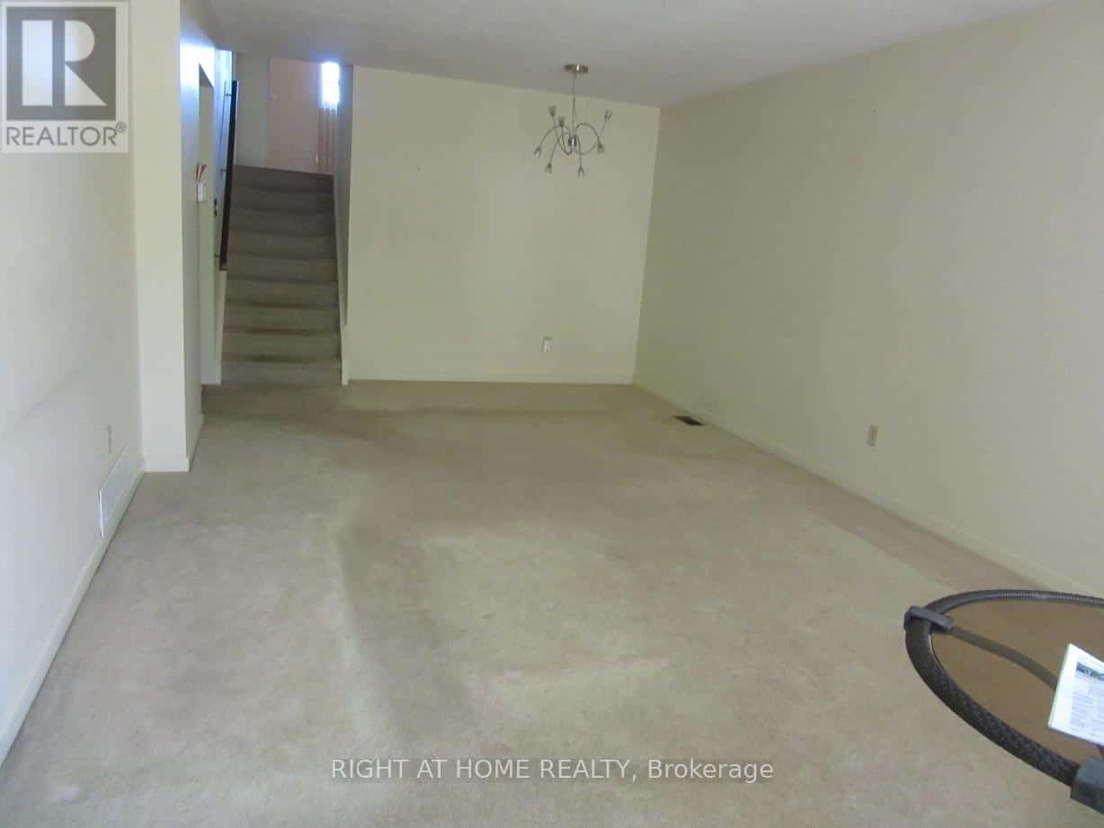 1588 HOBBS CRESCENT — Mississauga (Clarkson) - Photo 2 of 25