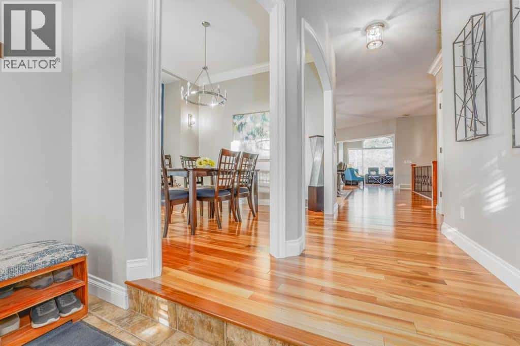 , Okotoks, — Okotoks - Photo 3 of 30