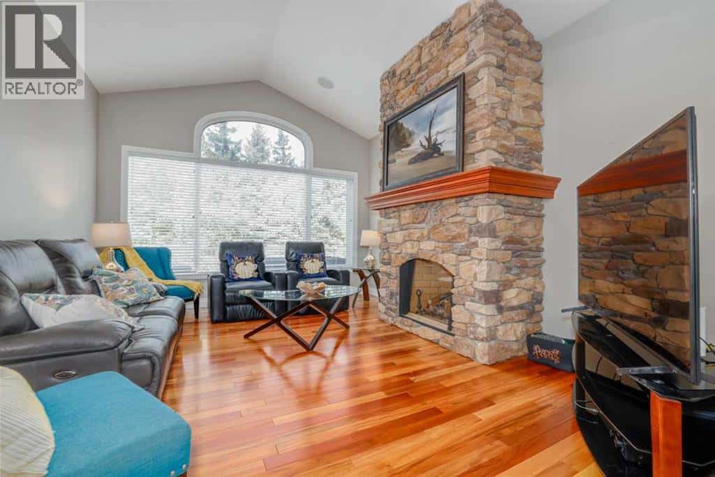 , Okotoks, Alberta — Okotoks, Alberta - Photo 4 of 30