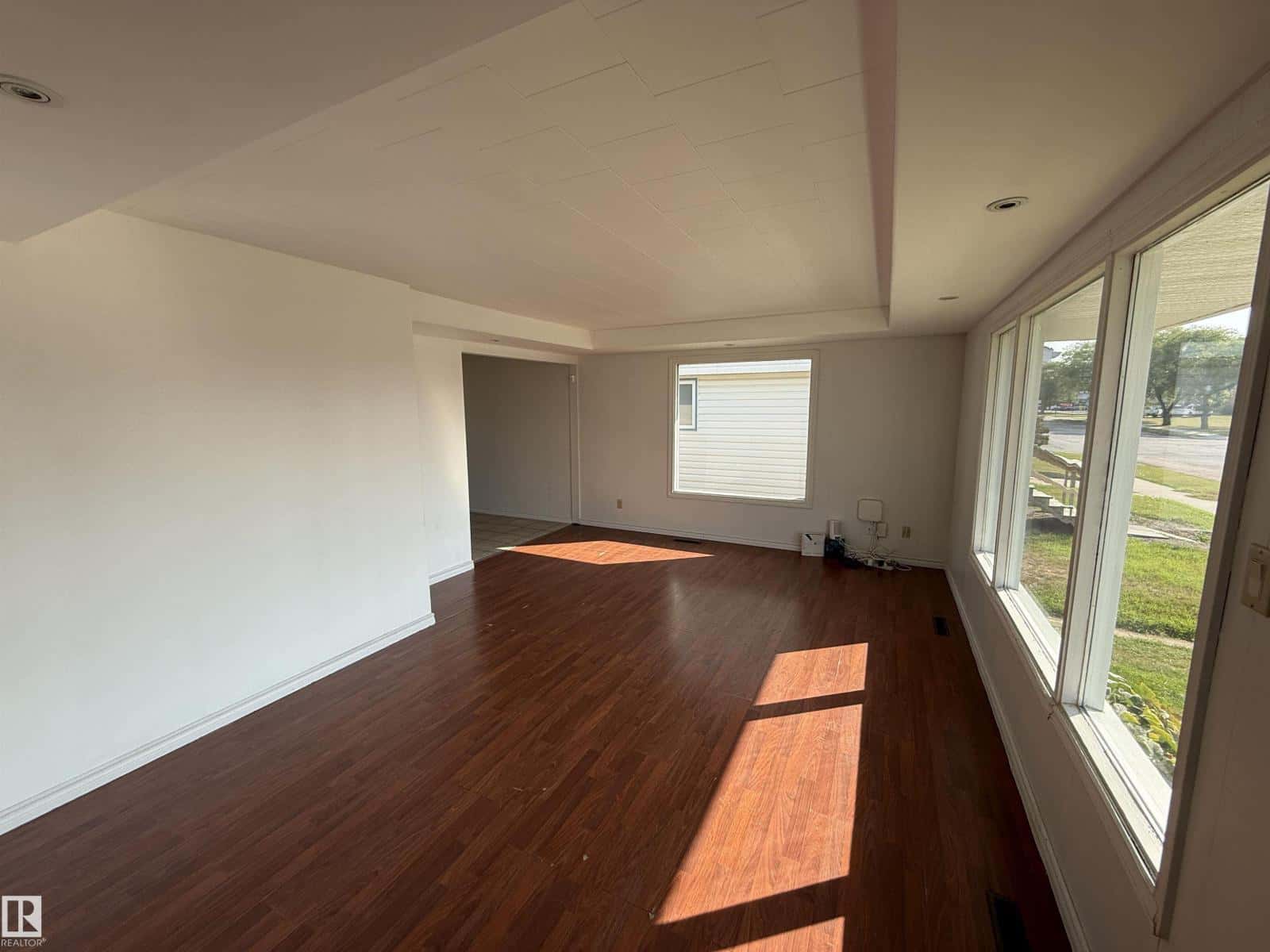 4810 48 AV — St. Paul Town - Photo 2 of 28