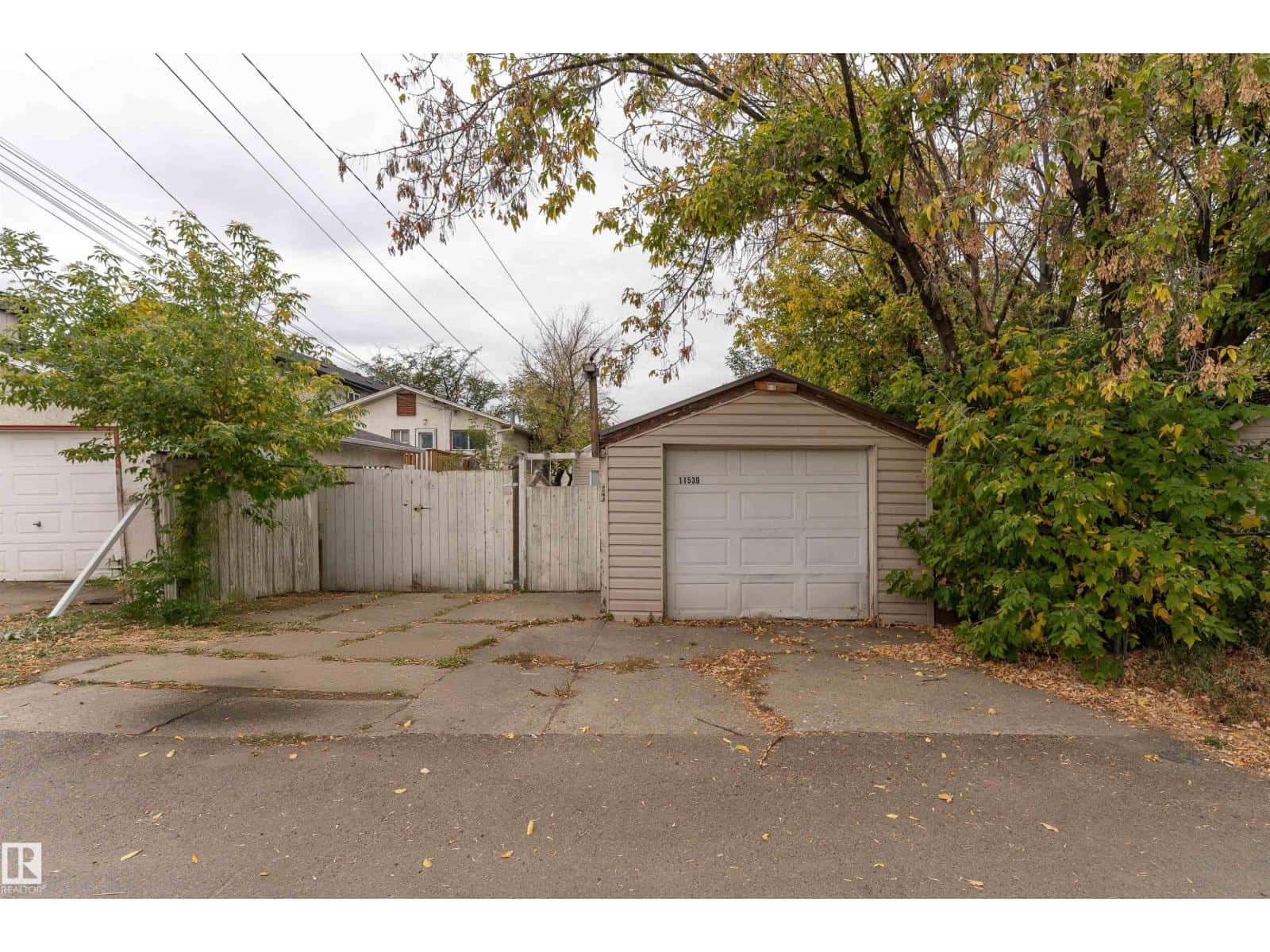 11539 101 ST NW — Edmonton - Photo 3 of 46