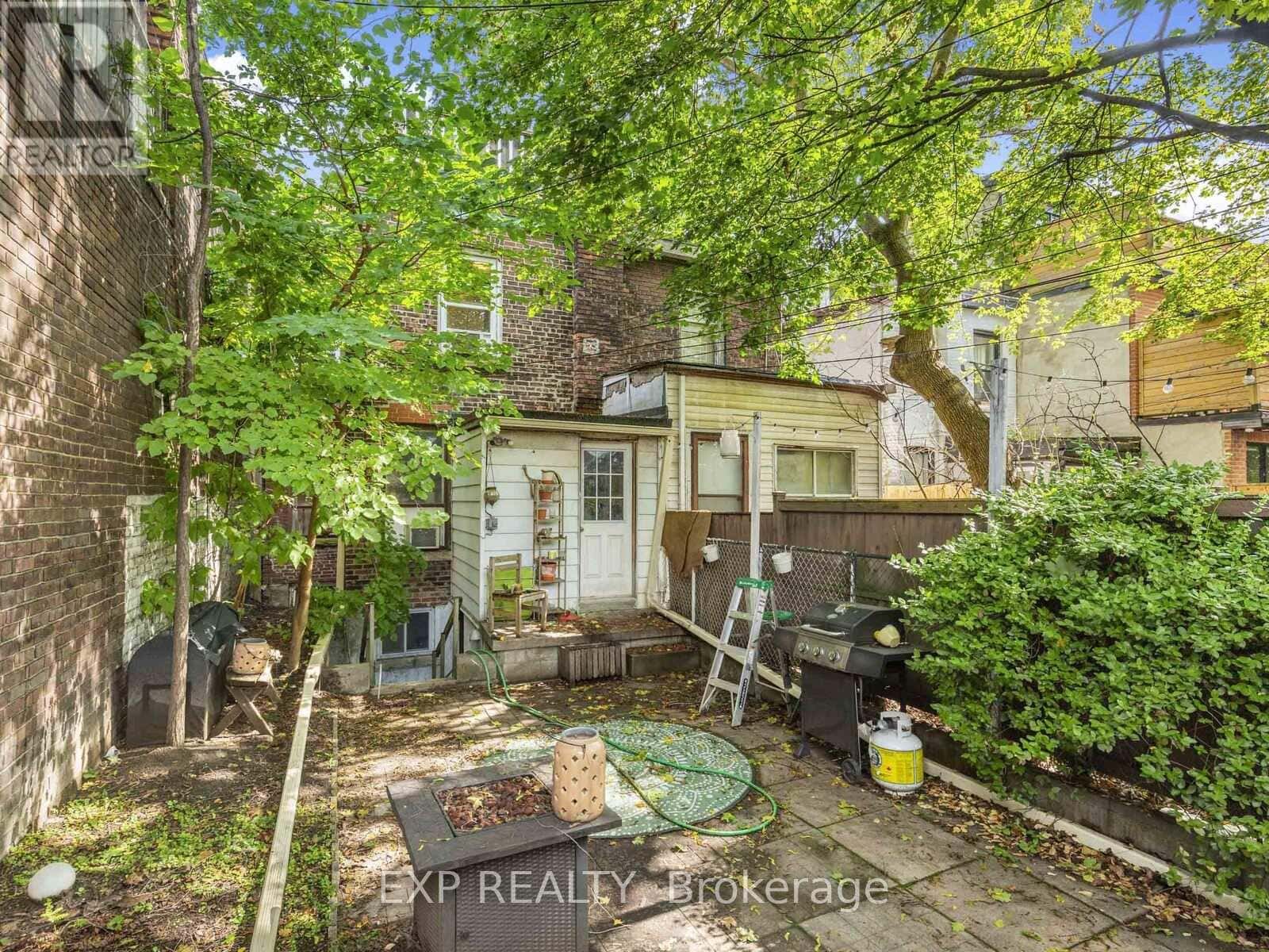 , Toronto (Trinity-Bellwoods), Ontario — Toronto (Trinity-Bellwoods), Ontario - Photo 4 of 34