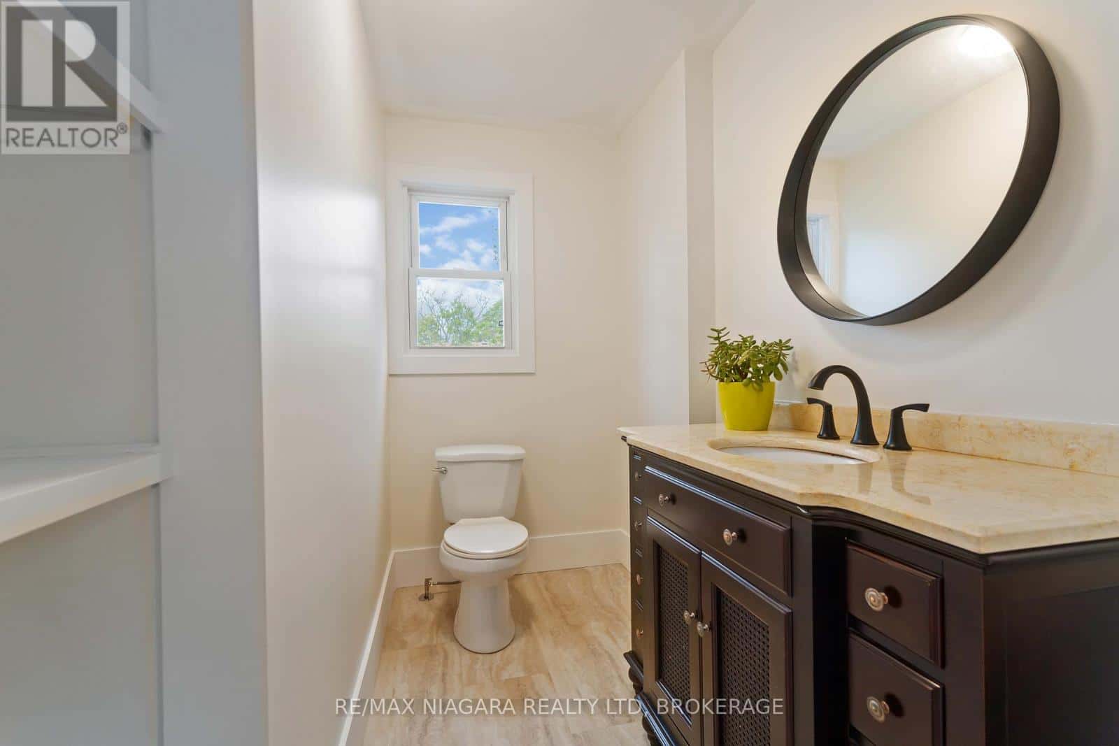 543 VINE STREET — St. Catharines (Vine/Linwell) - Photo 5 of 37