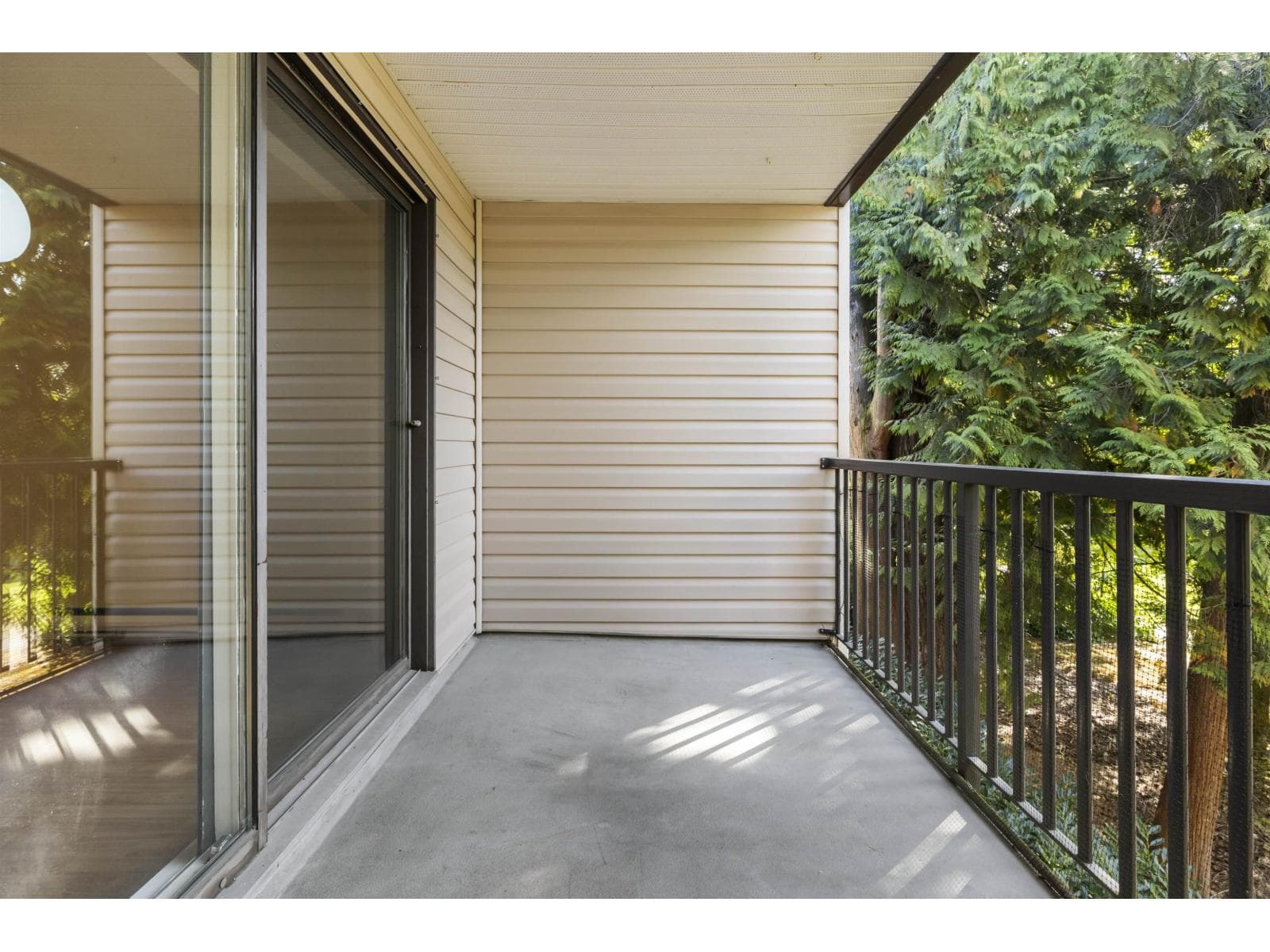 209 15268 100 AVENUE — Surrey - Main photo