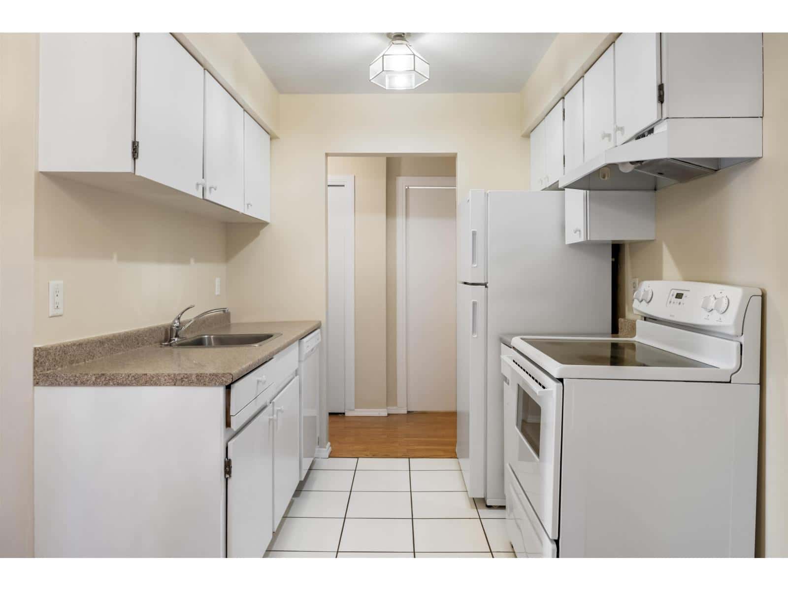 209 15268 100 AVENUE — Surrey - Photo 5 of 39