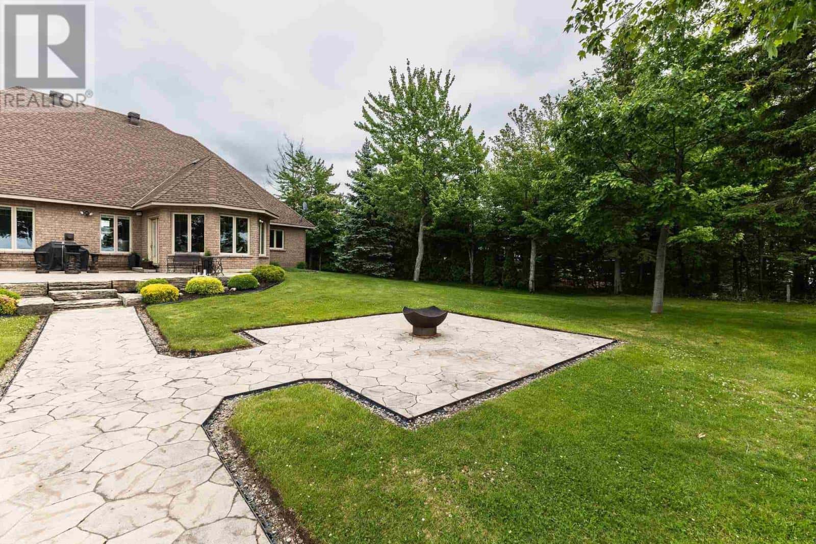 857 Sunnyside Beach RD — Sault Ste. Marie - Photo 4 of 50