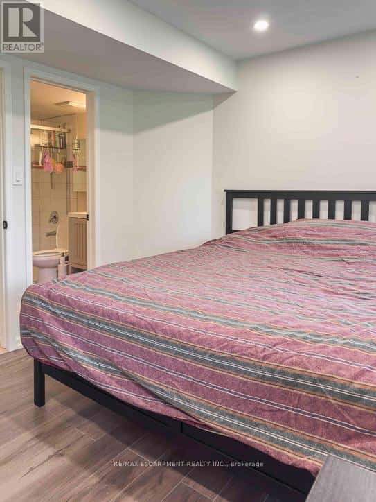 , Collingwood, Ontario — Collingwood, Ontario - Photo 3 of 23