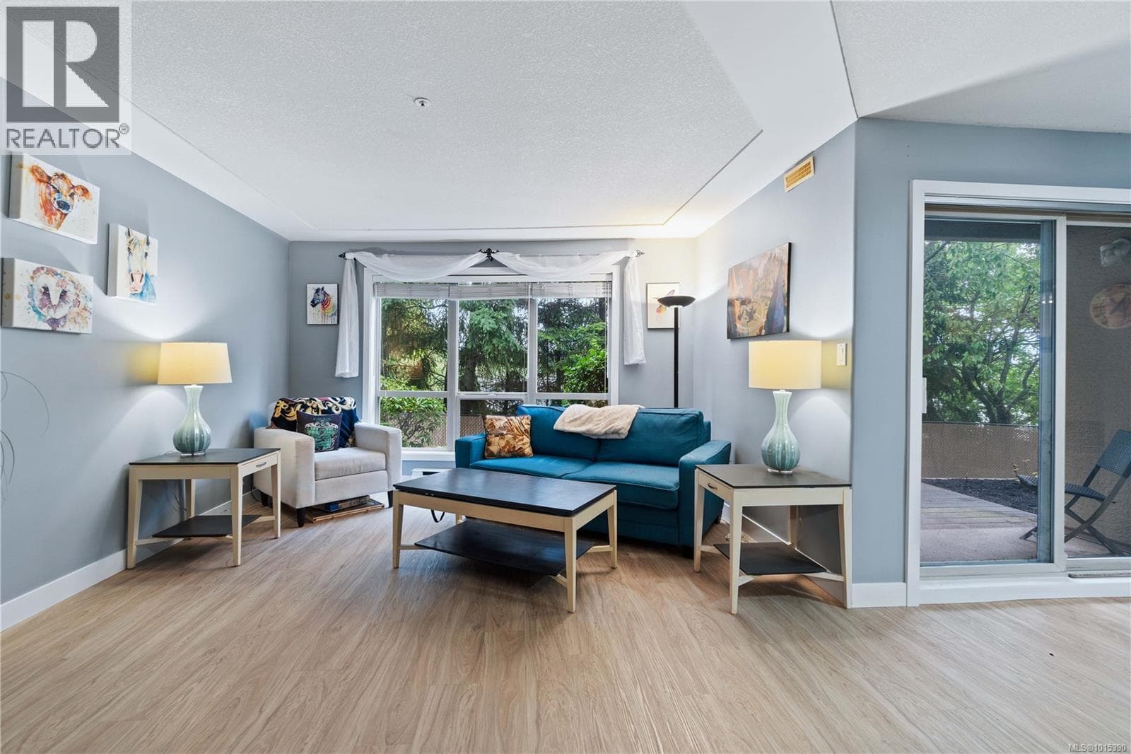 108 335 Hirst Ave W — Parksville - Main photo