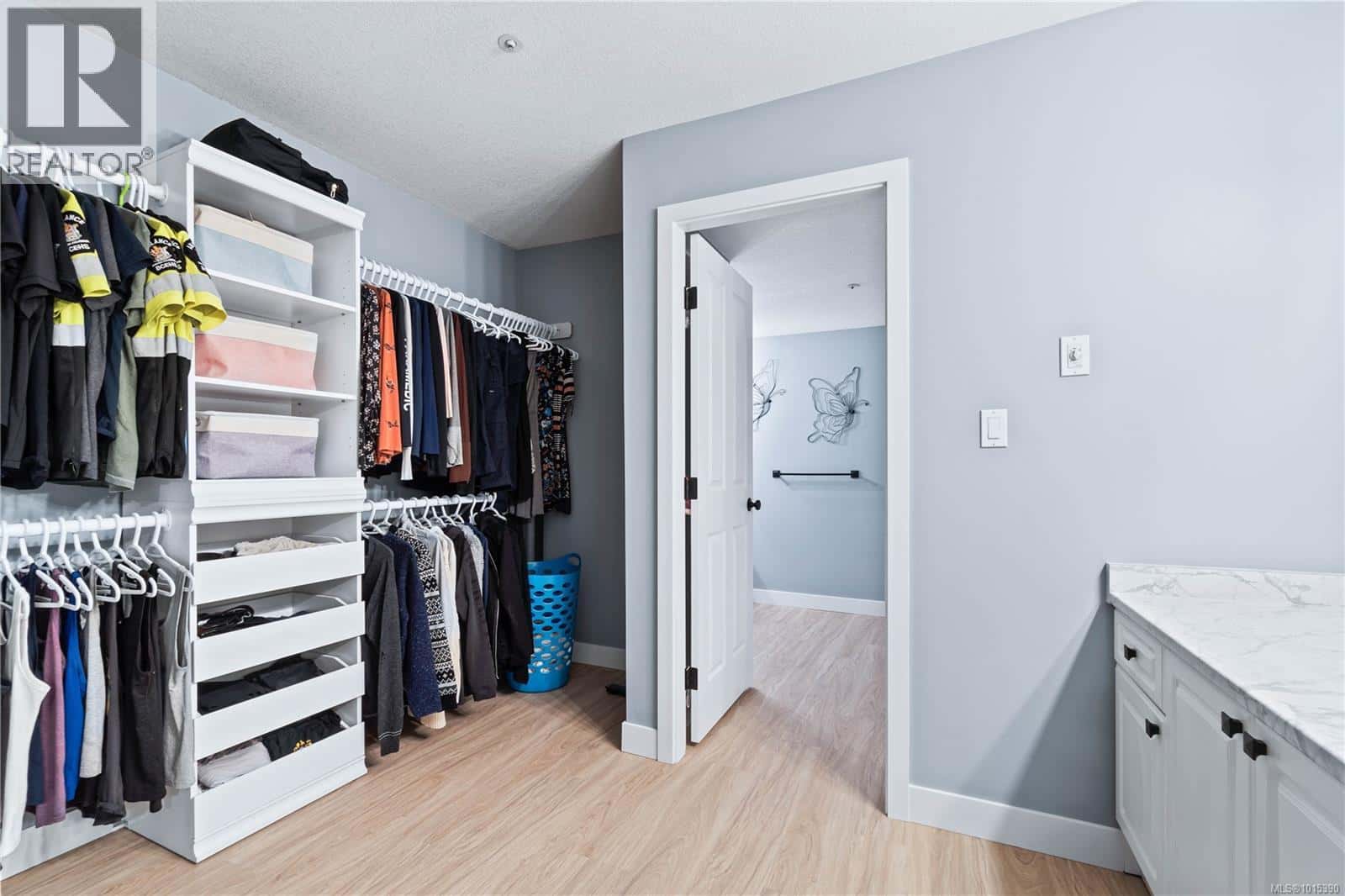 108 335 Hirst Ave W — Parksville - Photo 2 of 42